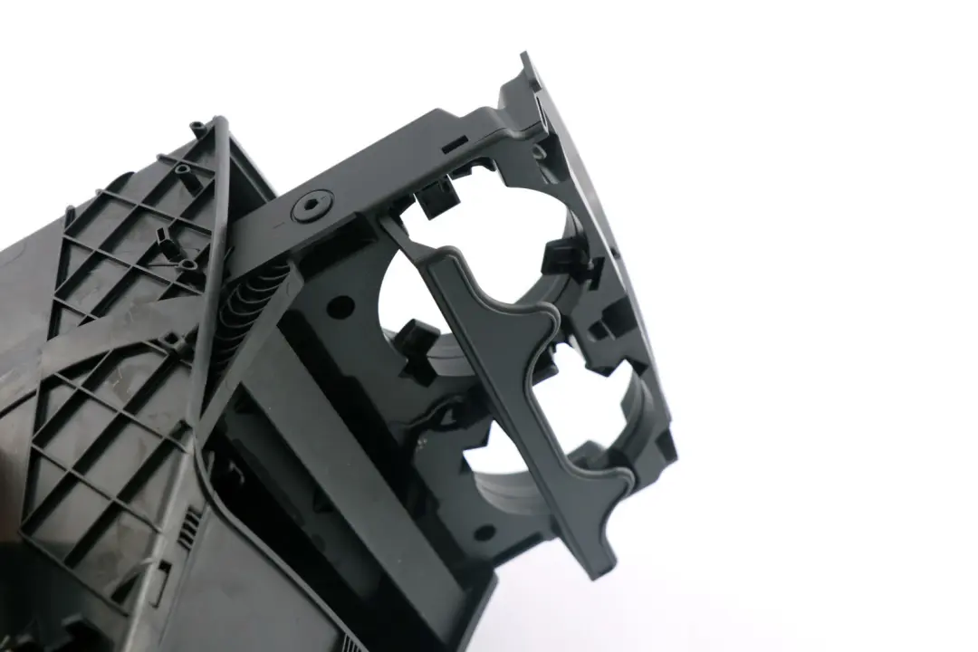 Centro Trasero Portavasos Consola para BMW X5 E53 con número de pieza 8253125 BMW X5 E53 Centro Trasero Portavasos Consola - SKU 8253125 - Número de pieza 8253125