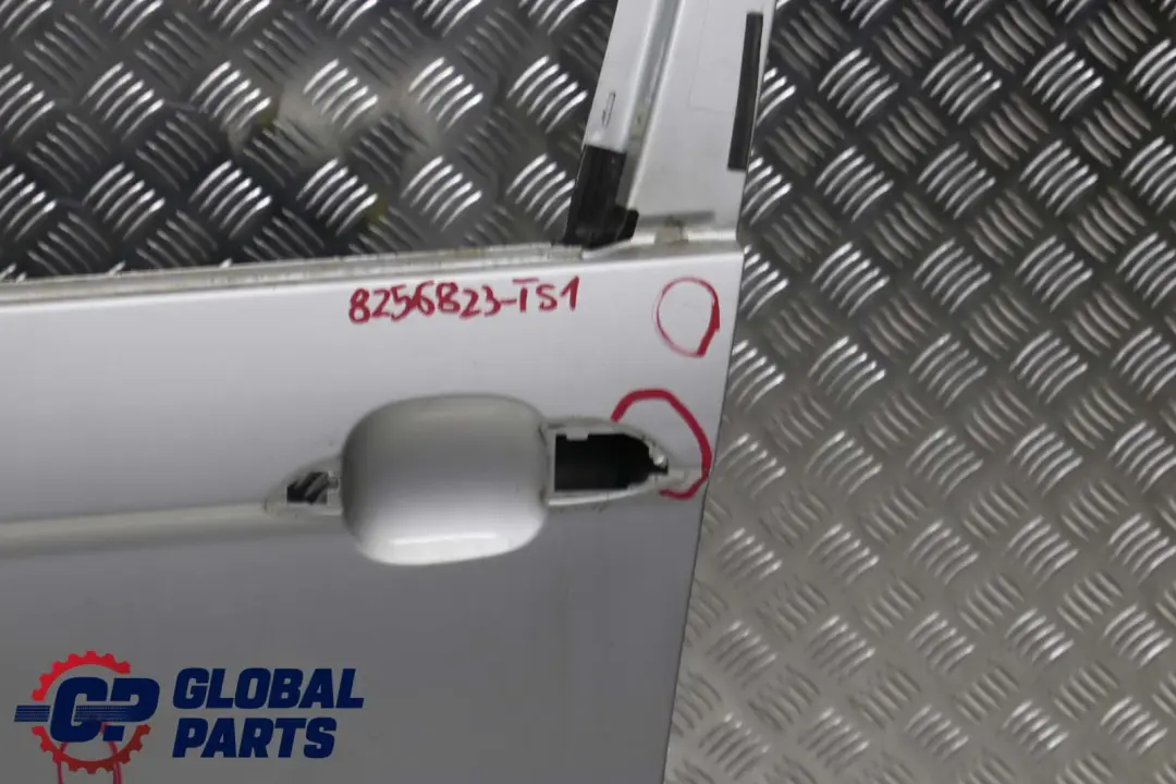 Fahrerseite Tür vorne links Titansilber Titan Silber Metallic für BMW X5 er E53 1 mit Teilenummer 8256823 BMW X5 er E53 1 Fahrerseite Tür vorne links Titansilber Titan Silber Metallic - SKU 8256823-TS1 - Teilenummer 8256823