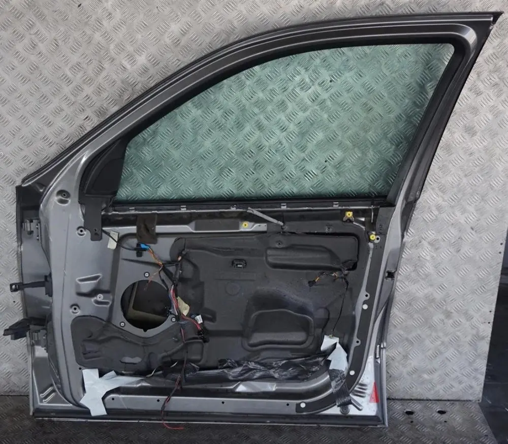 Tür Vorne Rechts Sterlinggrau Sterling Grau Metallic - 472 für BMW X5 er E53 mit Teilenummer 8256824 BMW X5 er E53 Tür Vorne Rechts Sterlinggrau Sterling Grau Metallic - 472 - SKU 8256824-STG - Teilenummer 8256824