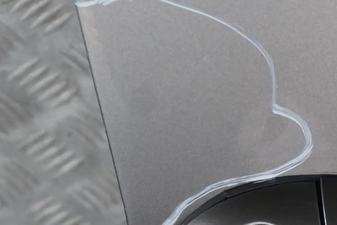 Tür Vorne Rechts Sterlinggrau Sterling Grau Metallic - 472 für BMW X5 er E53 mit Teilenummer 8256824 BMW X5 er E53 Tür Vorne Rechts Sterlinggrau Sterling Grau Metallic - 472 - SKU 8256824-STG - Teilenummer 8256824