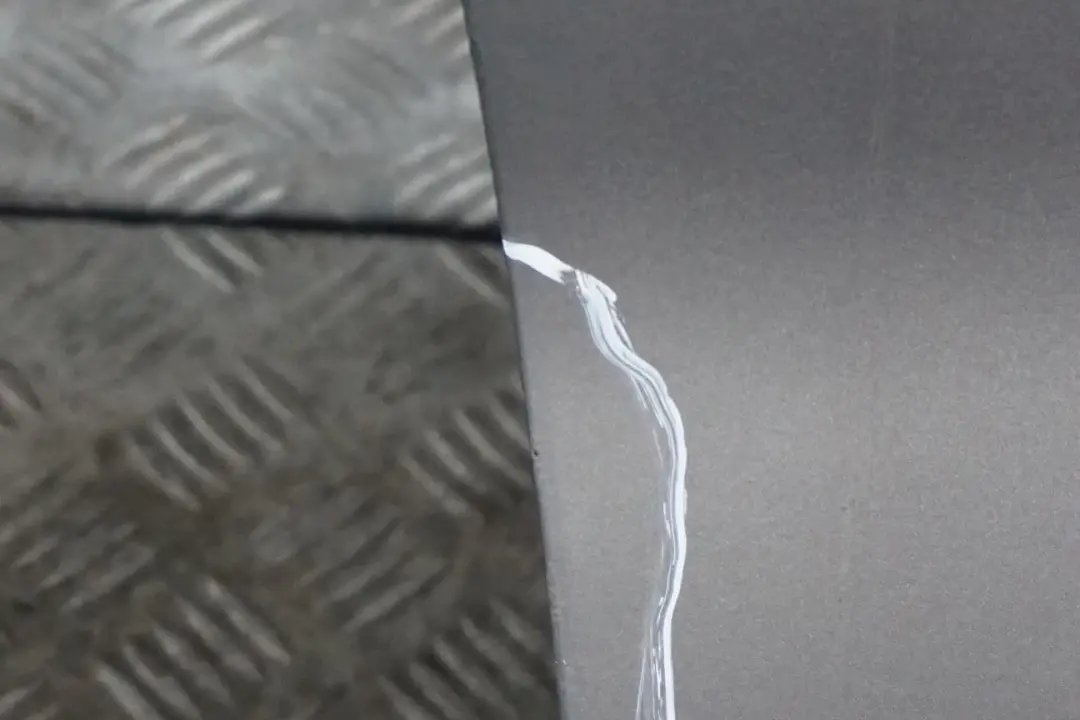 Tür Vorne Rechts Sterlinggrau Sterling Grau Metallic - 472 für BMW X5 er E53 mit Teilenummer 8256824 BMW X5 er E53 Tür Vorne Rechts Sterlinggrau Sterling Grau Metallic - 472 - SKU 8256824-STG - Teilenummer 8256824