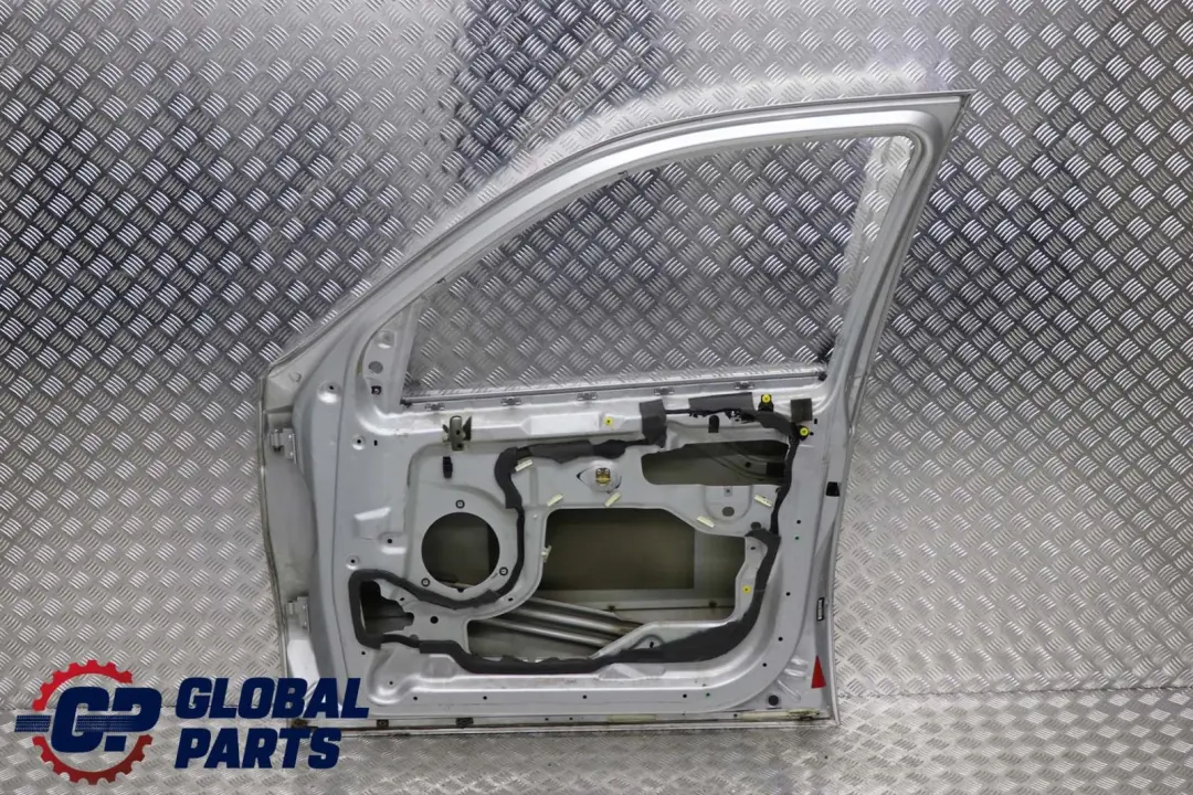 Porta Anteriore Destra Argento-Titanio Titan Argento Metallic - per BMW X5 E53 con numero di parte 8256824 BMW X5 E53 Porta Anteriore Destra Argento-Titanio Titan Argento Metallic - - SKU 8256824-TS1 - Numero di parte 8256824