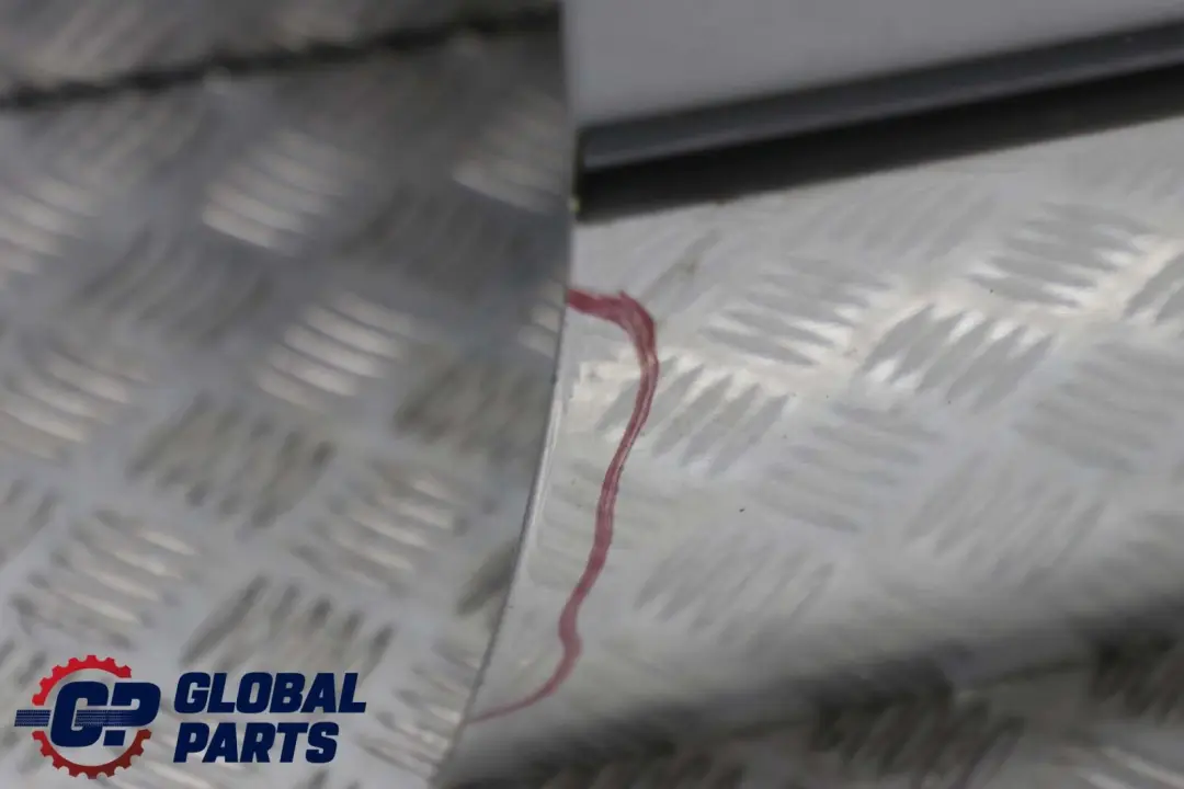 Tür vorne rechts Titansilber Titan Silber Metallic - 35 für BMW X5 er E53 mit Teilenummer 8256824 BMW X5 er E53 Tür vorne rechts Titansilber Titan Silber Metallic - 35 - SKU 8256824-TS1 - Teilenummer 8256824