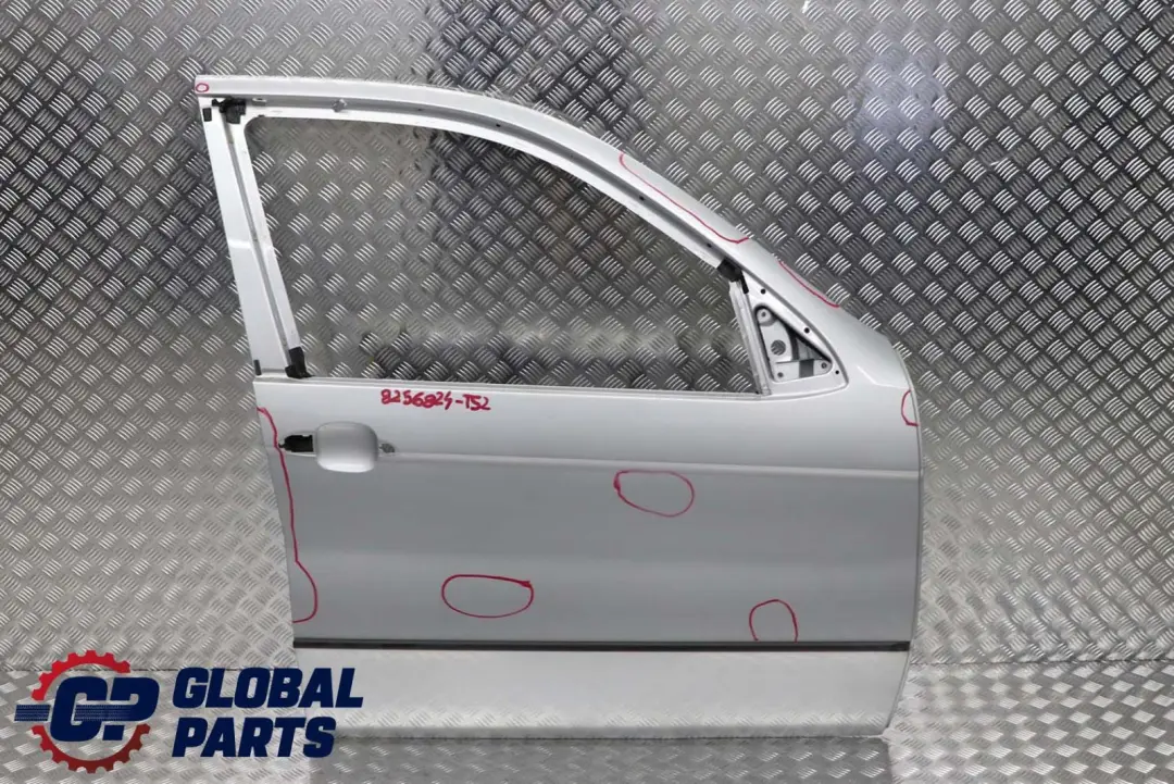 Passeggero Porta Anteriore Destra Argento-Titanio Titan - 35 per BMW X5 E53 con numero di parte 8256824 BMW X5 E53 Passeggero Porta Anteriore Destra Argento-Titanio Titan - 35 - SKU 8256824-TS2 - Numero di parte 8256824