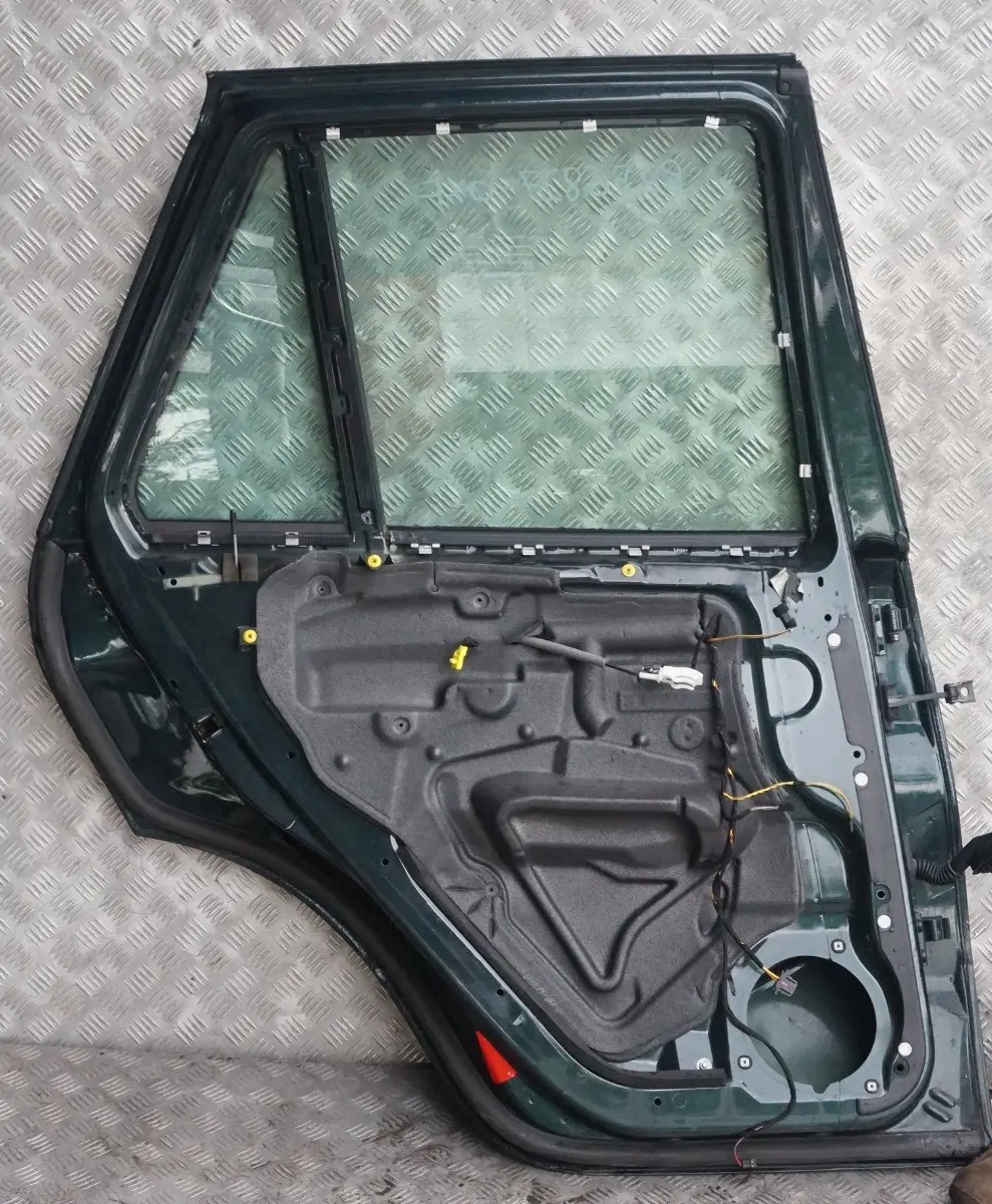 Fahrerseite Tür hinten links Oxfordgruen Oxford Gruen Metallic für BMW X5 er E53 mit Teilenummer 8256827 BMW X5 er E53 Fahrerseite Tür hinten links Oxfordgruen Oxford Gruen Metallic - SKU 8256827-OXF - Teilenummer 8256827