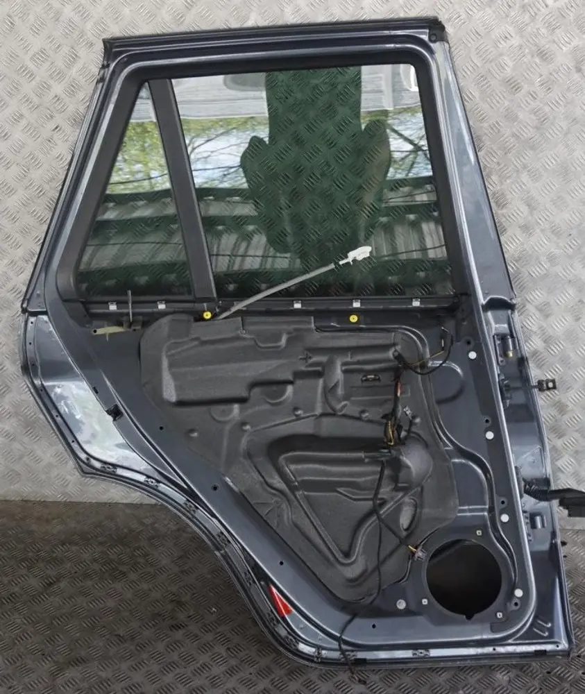 Drzwi lewy tył tylne lewe Stahlgrau do BMW E53 X5 o numerze 8256827 BMW E53 X5 Drzwi lewy tył tylne lewe Stahlgrau - SKU 8256827-STH2 - Numer Części 8256827