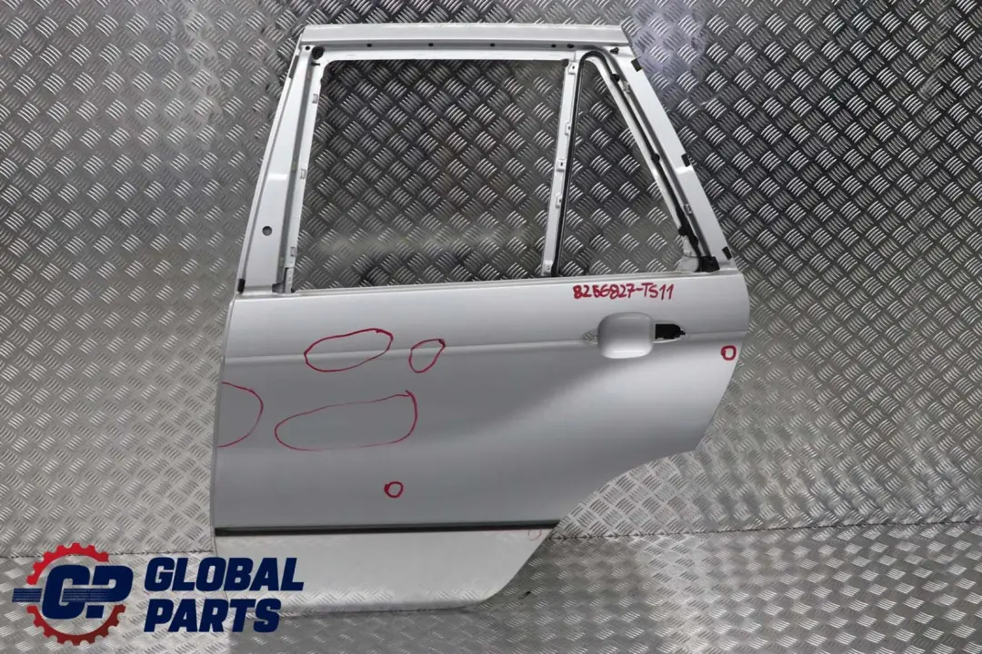 Puerta Trasera Izquierda Titansilber Titan Silver Metallic - 354 para BMW E53 11 con número de pieza 8256827 BMW E53 11 Puerta Trasera Izquierda Titansilber Titan Silver Metallic - 354 - SKU 8256827-TS11 - Número de pieza 8256827