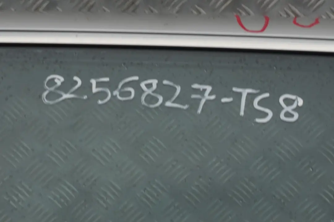 Fahrerseite Tür hinten links Titansilber Titan Silber Metallic für BMW X5 er 8 E53 mit Teilenummer 8256827 BMW X5 er 8 E53 Fahrerseite Tür hinten links Titansilber Titan Silber Metallic - SKU 8256827-TS8 - Teilenummer 8256827