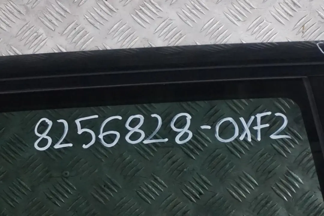 Puerta Trasera Derecha Oxfordgruen Verde Oxford - 430 para BMW E53 2 con número de pieza 8256828 BMW E53 2 Puerta Trasera Derecha Oxfordgruen Verde Oxford - 430 - SKU 8256828-OXF2 - Número de pieza 8256828