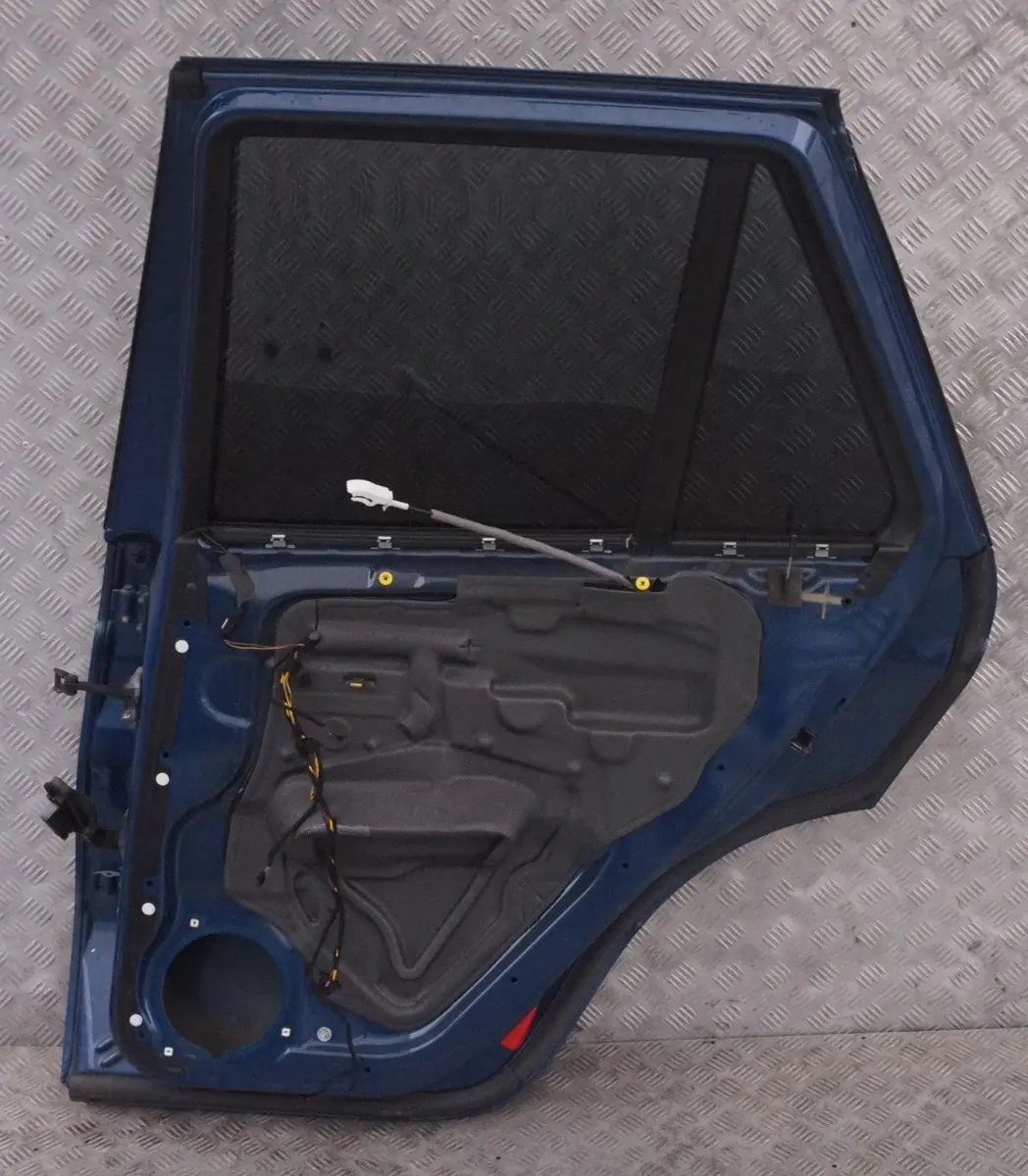 Puerta Trasera Derecha Topasblau Azul Blau Metallic - 364 para BMW E53 1 con número de pieza 8256828 BMW E53 1 Puerta Trasera Derecha Topasblau Azul Blau Metallic - 364 - SKU 8256828-TPB1 - Número de pieza 8256828