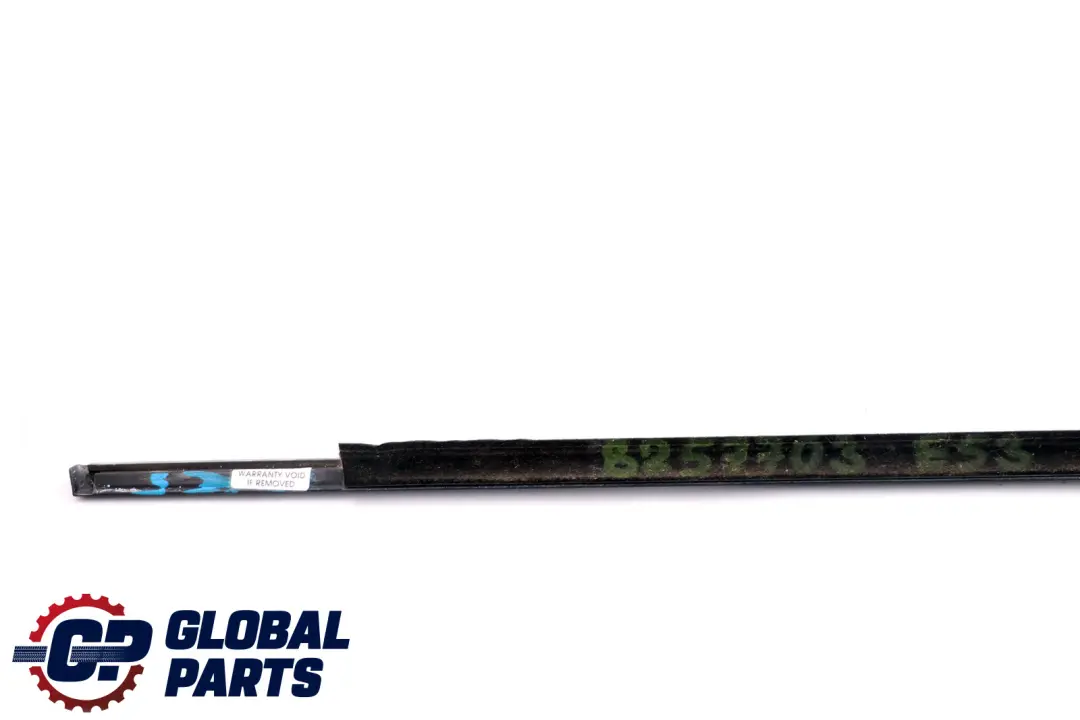 Listwa szyby drzwi lewy tył do BMW X5 E53 o numerze 8257703 BMW X5 E53 Listwa szyby drzwi lewy tył - SKU 8257703 - Numer Części 8257703