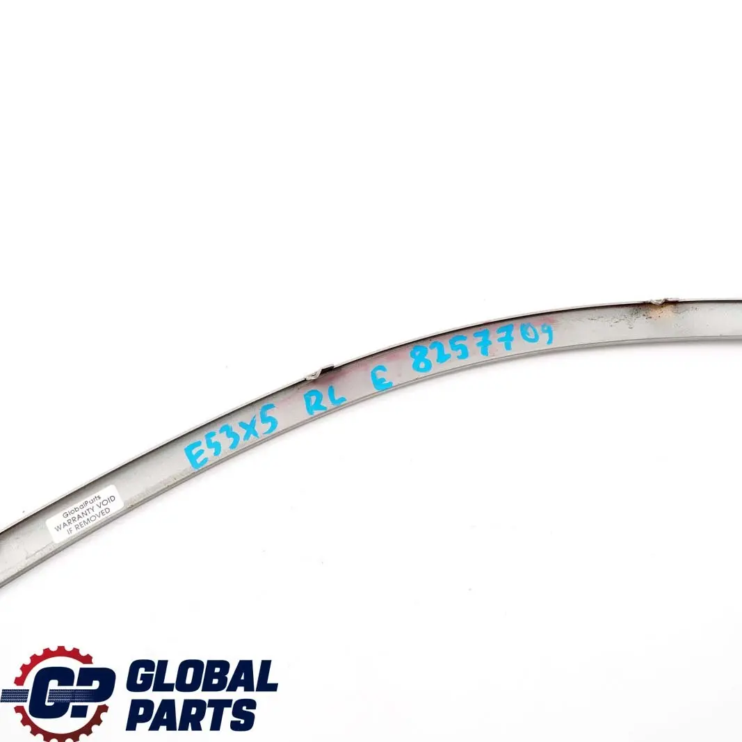 BMW X5 E53 Moulure Disque Lateral Arriere Gauche Titan - SKU 8257709 - Numéro de pièce 8257709