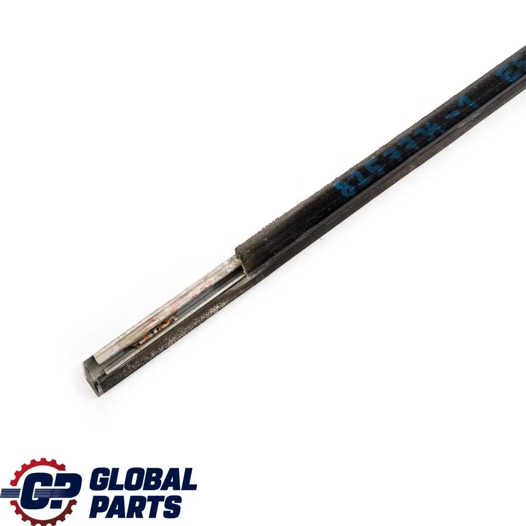 Listwa Szyby Drzwi Prawy Tył Titan do BMW X5 E53 o numerze 8257734 BMW X5 E53 Listwa Szyby Drzwi Prawy Tył Titan - SKU 8257734-1 - Numer Części 8257734