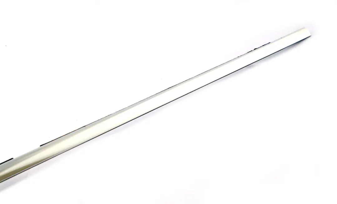 BMW X5 er E53 Schachtabdeckung Aussen Hinten Rechts Titan 5134 - SKU 8257734 - Teilenummer 8257734