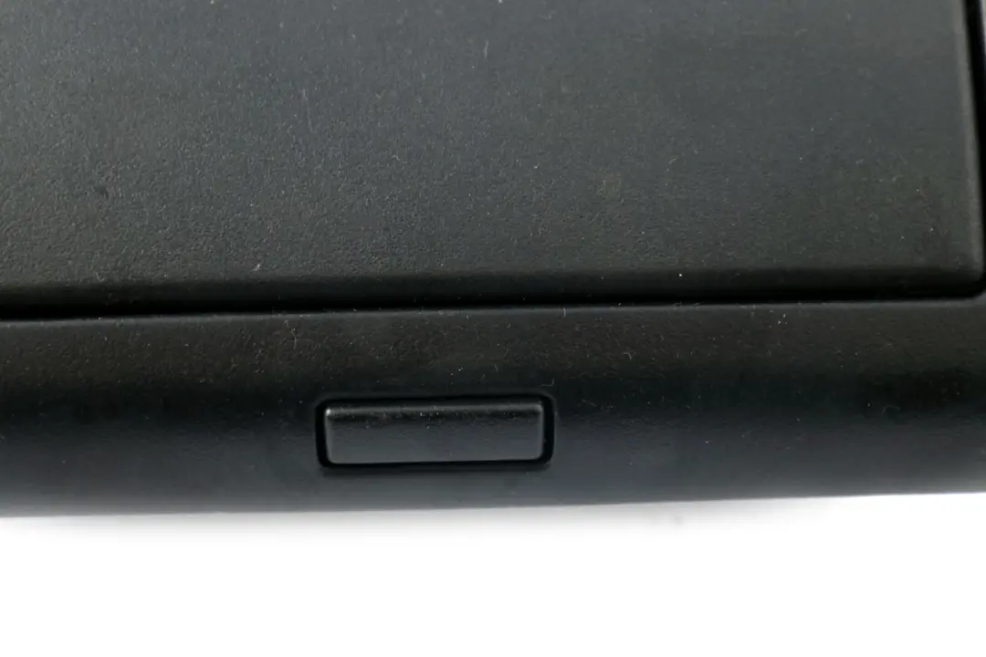 BMW X5 E53 Uchwyt Mocowanie Lampki Schowek Podsufitki Przód Czarny 8258057 - SKU 8258057-1 - Numer Części 8258061