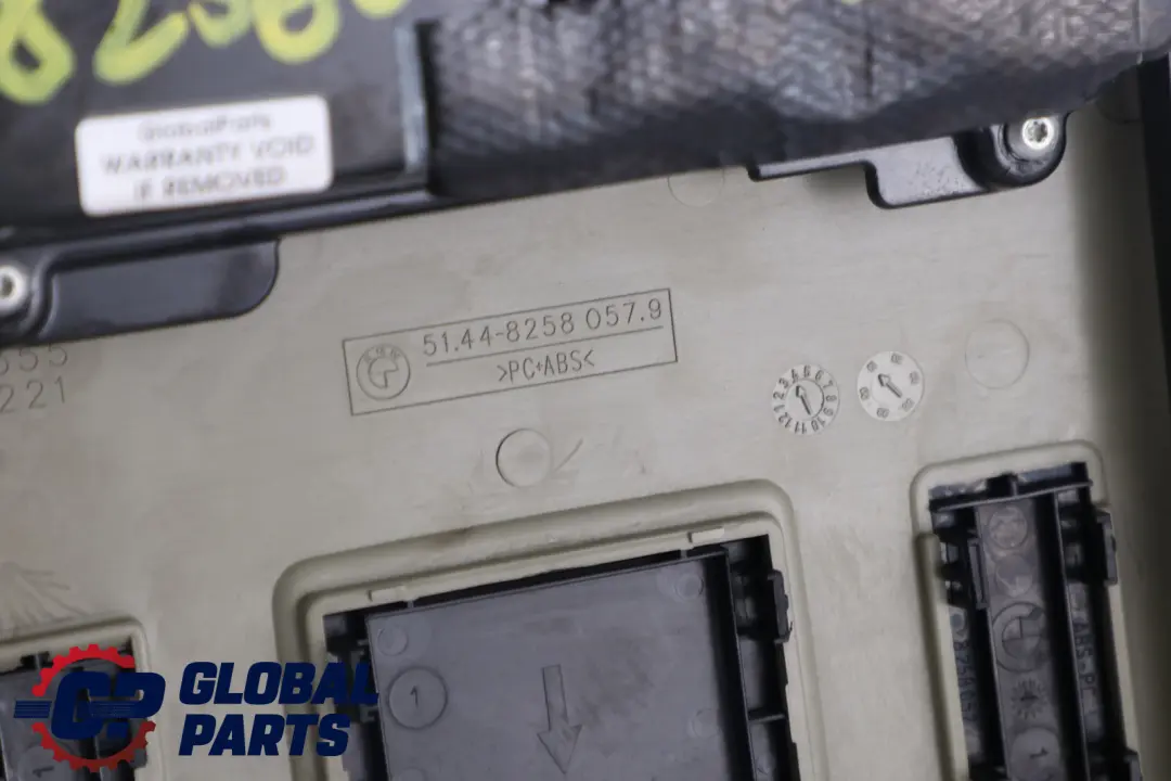 BMW X5 E53 Panel Obudowa Lampki Oświetlenia Kabiny Przód - SKU 8258060 - Numer Części 8258060