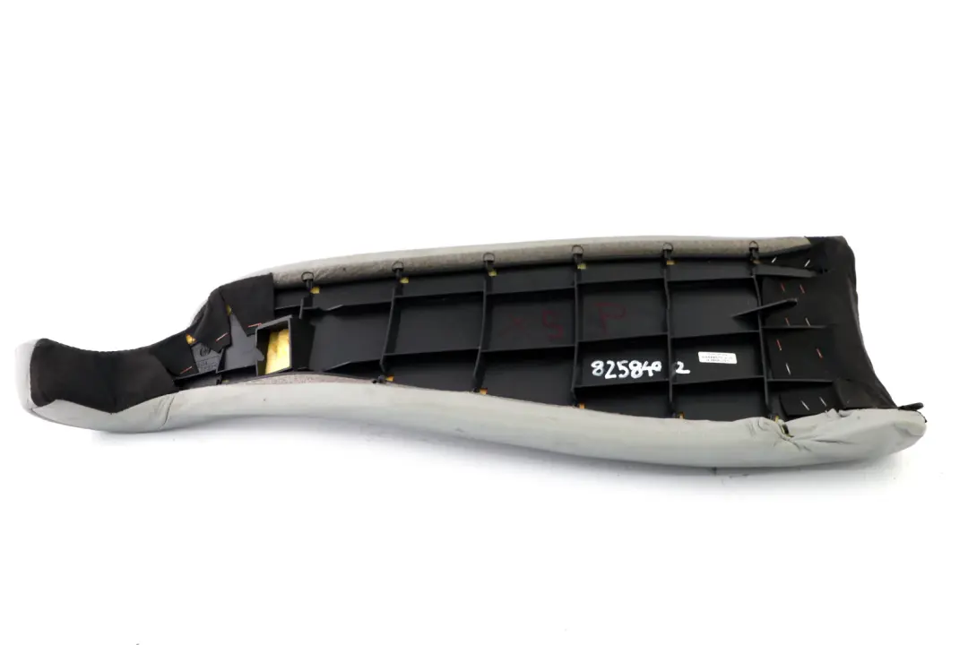 Recorte Lateral Cubierta Panel Lateral Trasero Derecho Asiento Gris para BMW X5 E53 con número de pieza 8258402 BMW X5 E53 Recorte Lateral Cubierta Panel Lateral Trasero Derecho Asiento Gris - SKU 8258402 - Número de pieza 8258402