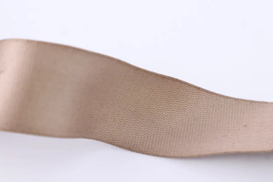 Cintura Superiore Posteriore Destra Chiaro Beige per BMW X5 E53 con numero di parte 8259002 BMW X5 E53 Cintura Superiore Posteriore Destra Chiaro Beige - SKU 8259002 - Numero di parte 8259002