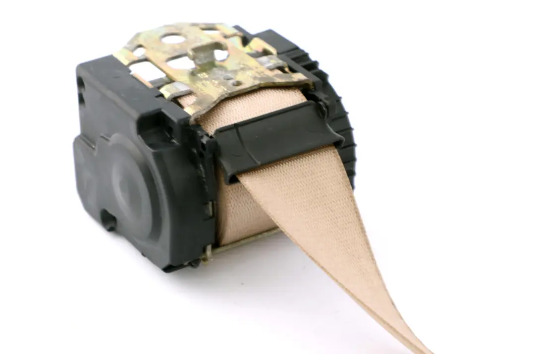 Cintura Superiore Posteriore Destra Chiaro Beige per BMW X5 E53 con numero di parte 8259002 BMW X5 E53 Cintura Superiore Posteriore Destra Chiaro Beige - SKU 8259002 - Numero di parte 8259002