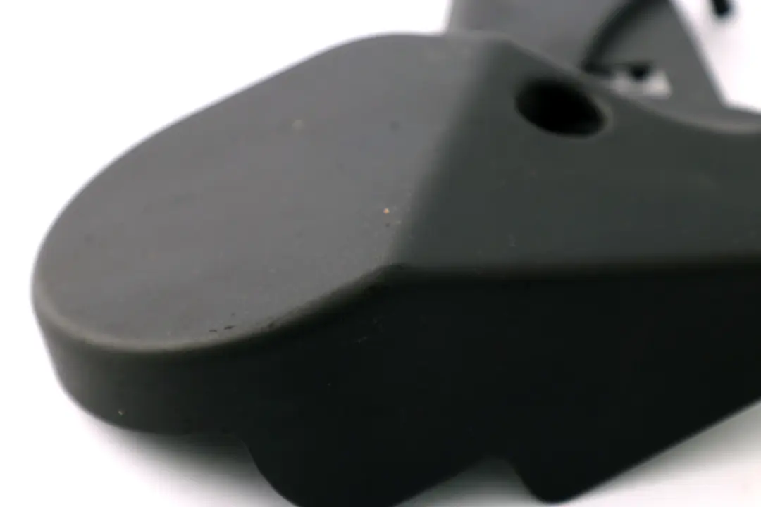 Osłona obudowa fotela lewa do BMW E60 E61 o numerze 8259805 BMW E60 E61 Osłona obudowa fotela lewa - SKU 8259807 - Numer Części 8259805