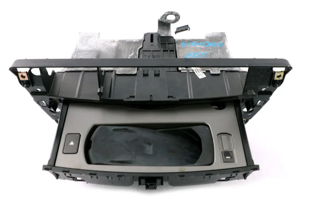 Consolle Centrale Funzionale Cassetto Supporto per BMW E65 E66 con numero di parte 8261060 BMW E65 E66 Consolle Centrale Funzionale Cassetto Supporto - SKU 8261060 - Numero di parte 8261060