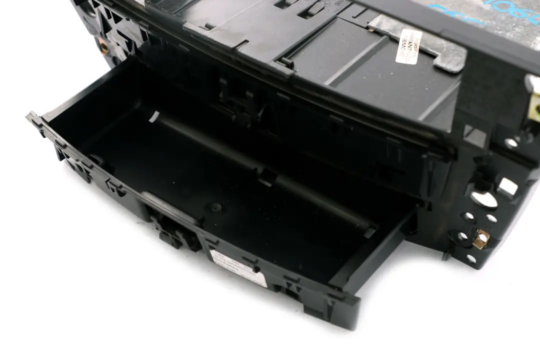 Console Centrale Charge de Fonction Tiroir Transporteur pour BMW 7 E65 E66 à propos du numéro de pièce 8261060 BMW 7 E65 E66 Console Centrale Charge de Fonction Tiroir Transporteur - SKU 8261060 - Numéro de pièce 8261060