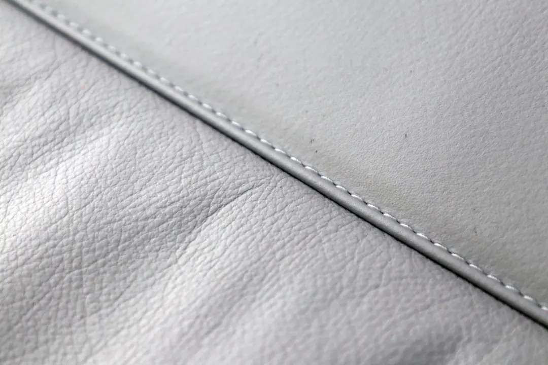 Dossier De Siège Arrière En Cuir Gris À Droite pour BMW X5 E53 à propos du numéro de pièce 8262165 BMW X5 E53 Dossier De Siège Arrière En Cuir Gris À Droite - SKU 8262165 - Numéro de pièce 8262165