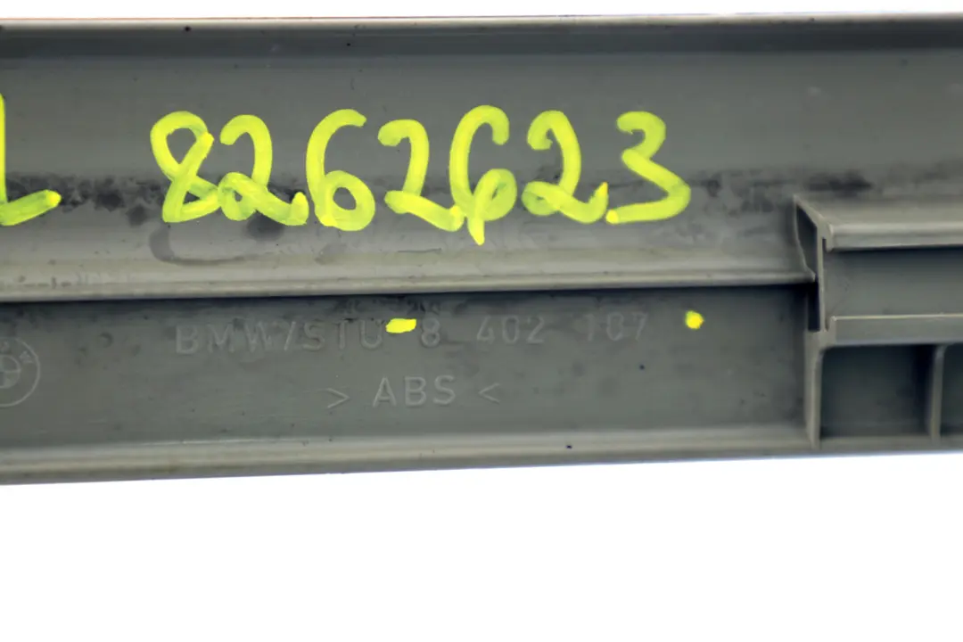 Einstiegsblende Kick Trim Pastellgrün Vorne Links für BMW X5 E53 mit Teilenummer 8402107 BMW X5 E53 Einstiegsblende Kick Trim Pastellgrün Vorne Links - SKU 8262623 - Teilenummer 8402107