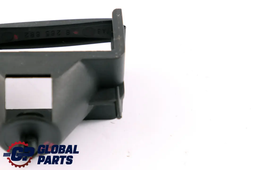 Soporte Para Triangulo De Advertencia De Peligro Negro para BMW E46 con número de pieza 8265682 BMW E46 Soporte Para Triangulo De Advertencia De Peligro Negro - SKU 8265682 - Número de pieza 8265682