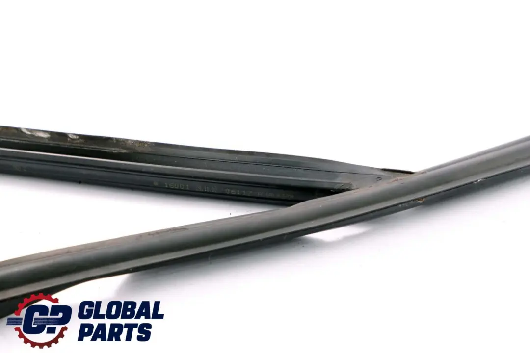 BMW E46 Window Guide Seal Right O/S Front Door - SKU 8266124 - Part number 8266124