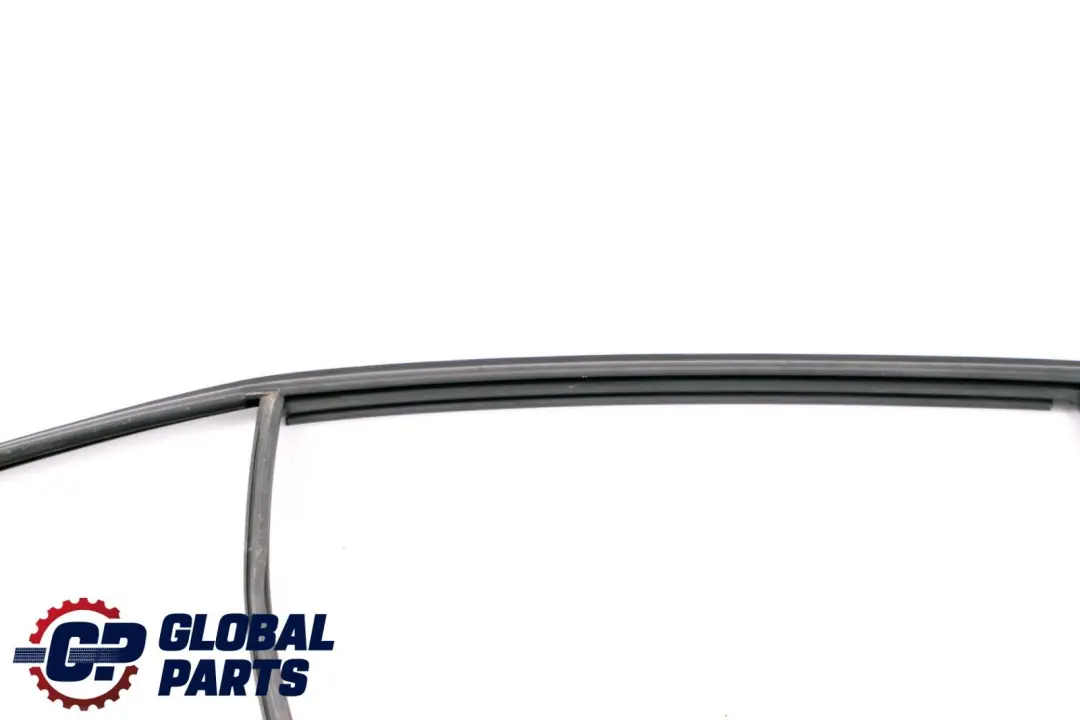 Door Window Guide Rear Right O/S Seal Sealing to BMW 3 Series E46 Saloon with Part number 8266126 BMW 3 Series E46 Saloon Door Window Guide Rear Right O/S Seal Sealing - SKU 8266126 - Part number 8266126