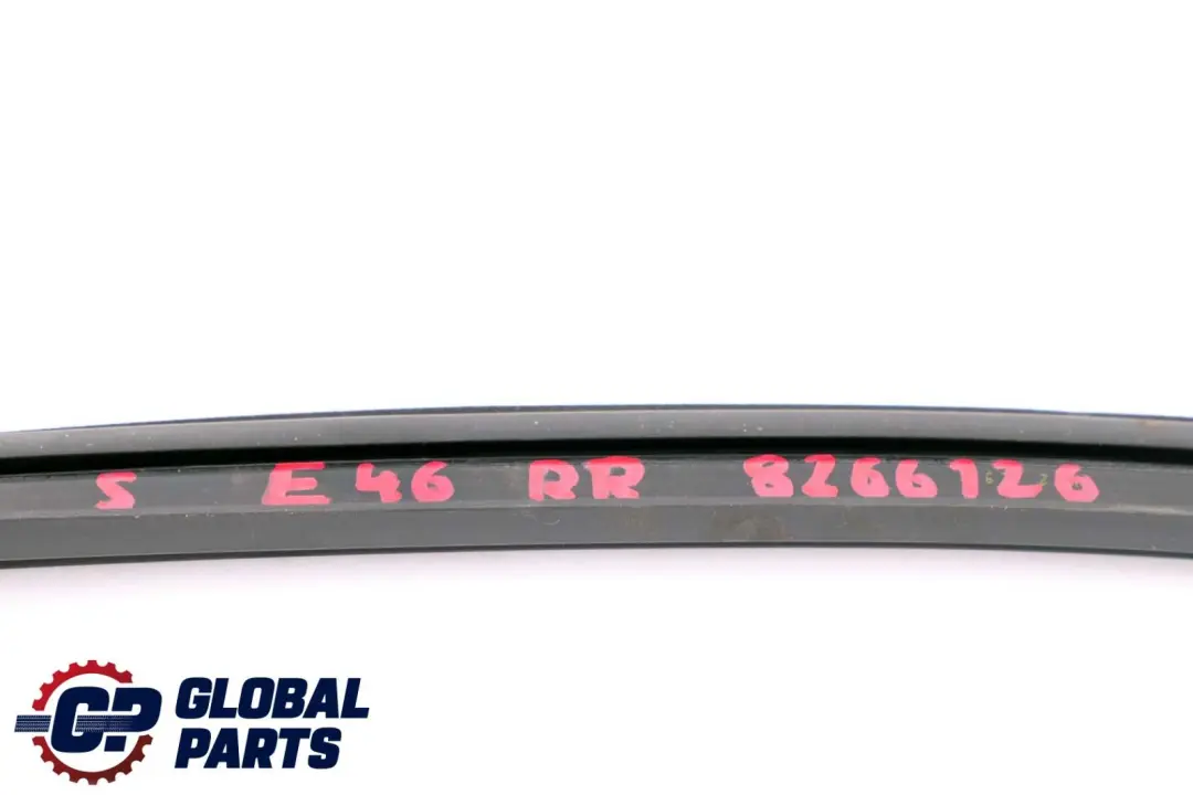 Door Window Guide Rear Right O/S Seal Sealing to BMW 3 Series E46 Saloon with Part number 8266126 BMW 3 Series E46 Saloon Door Window Guide Rear Right O/S Seal Sealing - SKU 8266126 - Part number 8266126