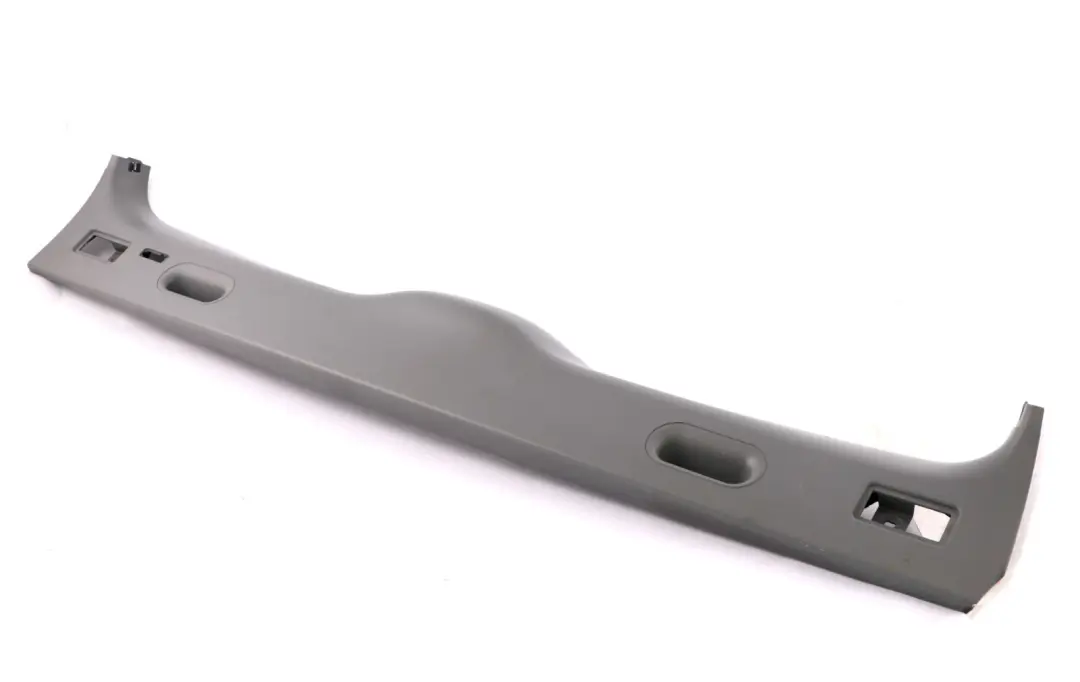 Verkleidung Heckklappe Mitte Grau für BMW X5 er E53 mit Teilenummer 8266639 BMW X5 er E53 Verkleidung Heckklappe Mitte Grau - SKU 8266639 - Teilenummer 8266639