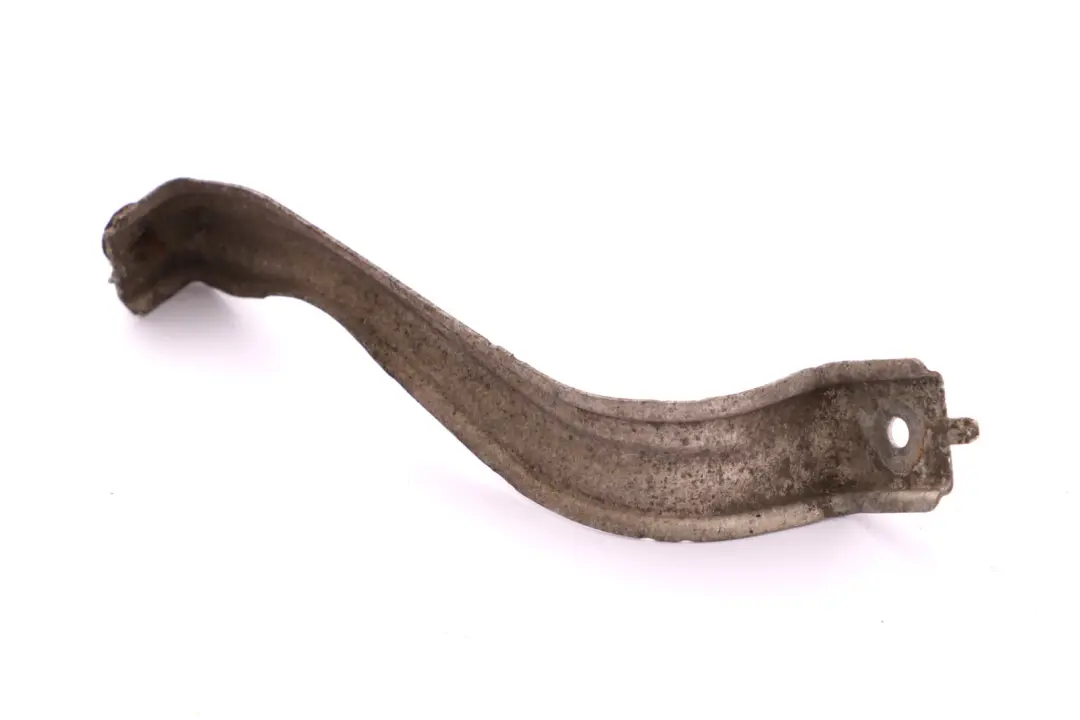 Uchwyt osłony termicznej prawy do BMW E65 E66 E67 o numerze 8269816 BMW E65 E66 E67 Uchwyt osłony termicznej prawy - SKU 8269816 - Numer Części 8269816