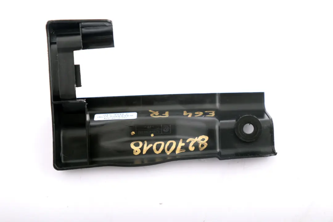Reihe E46 E64 Blende vorne rechts SCHWARZ BLACK 265592 für BMW 3 6 mit Teilenummer 8270018 BMW 3 6 Reihe E46 E64 Blende vorne rechts SCHWARZ BLACK 265592 - SKU 8270018 - Teilenummer 8270018