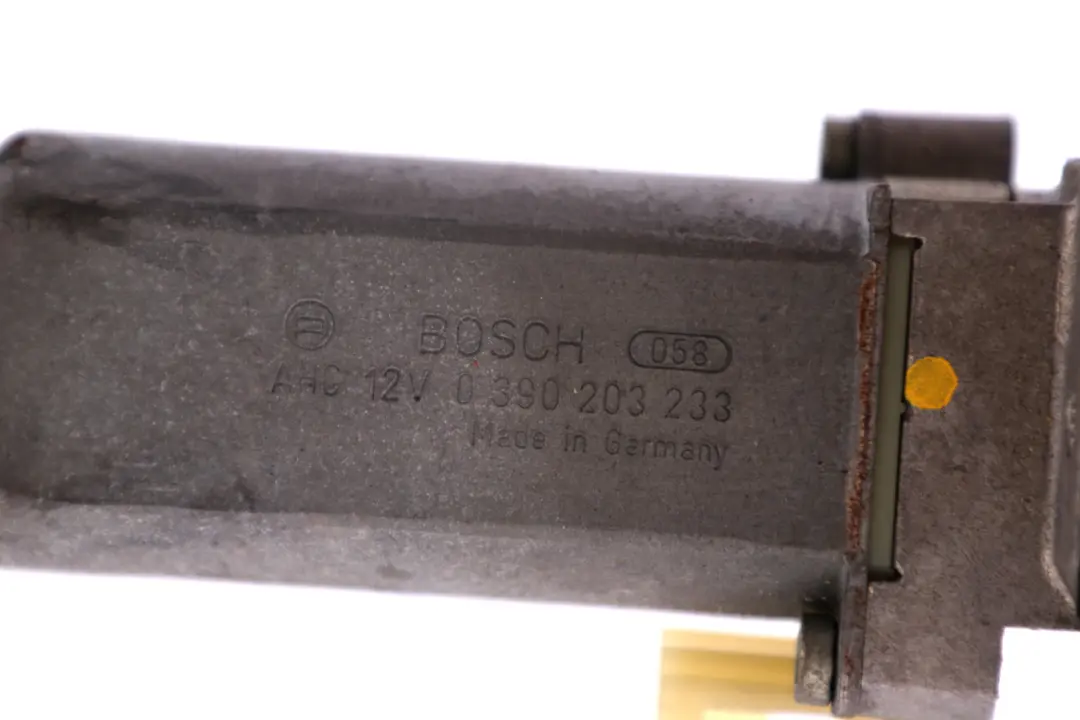 BMW E60 E61 Moteur de reglage de la hauteur du siege passager avant gauche - SKU 8321086 - Numéro de pièce 8321086