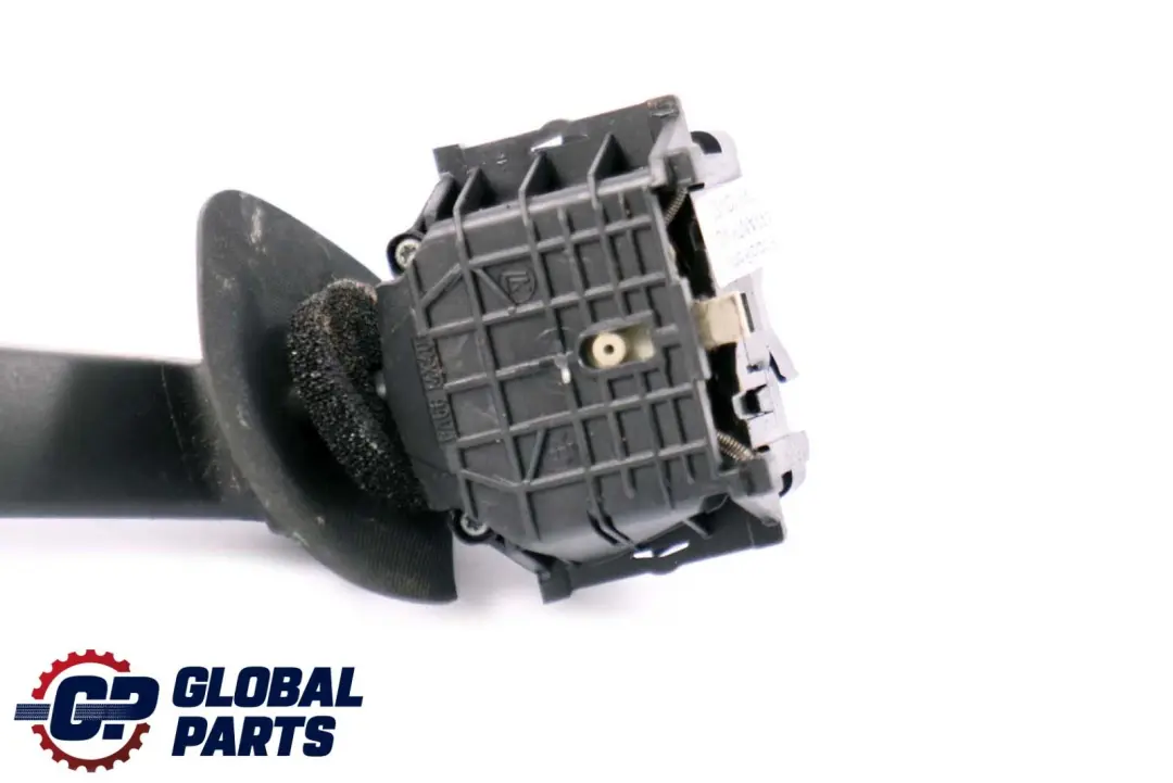 Manetka Przełącznik kierunkowskazów do BMW E38 o numerze 8352172 BMW E38 Manetka Przełącznik kierunkowskazów - SKU 8352172 - Numer Części 8352172