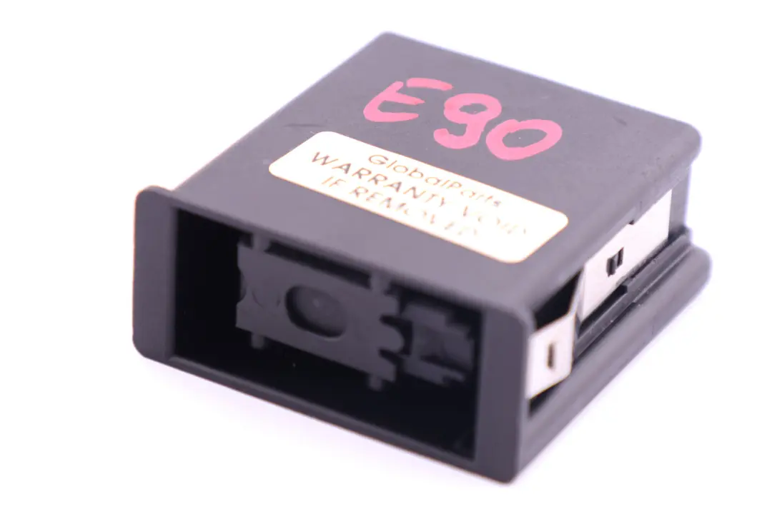 Gniazdo Mocowanie Latarki do BMW E53 X5 E60 E83 E90 o numerze 8352336 BMW E53 X5 E60 E83 E90 Gniazdo Mocowanie Latarki - SKU 8352336 - Numer Części 8352336