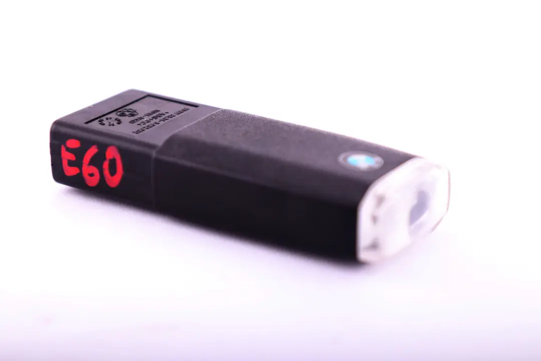 Latarka Akumulatorowa Schowek do BMW E46 E53 E60 E63 E65 E83 E90 o numerze 8360066 BMW E46 E53 E60 E63 E65 E83 E90 Latarka Akumulatorowa Schowek - SKU 8360066 - Numer Części 8360066