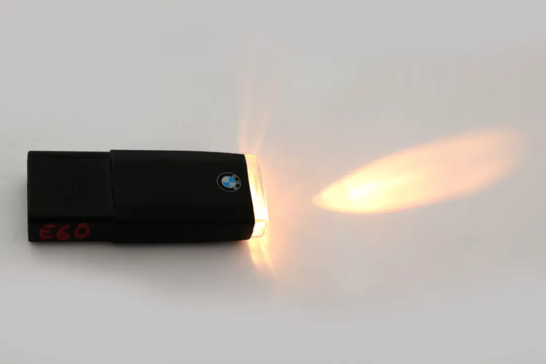 Lampe Poche BMW E46 E90 E60 E63 E65 E67 X3 E83 X5 E53 Lampe Boîte À Gants Torche  - SKU 8360066 - Numéro de pièce 8360066