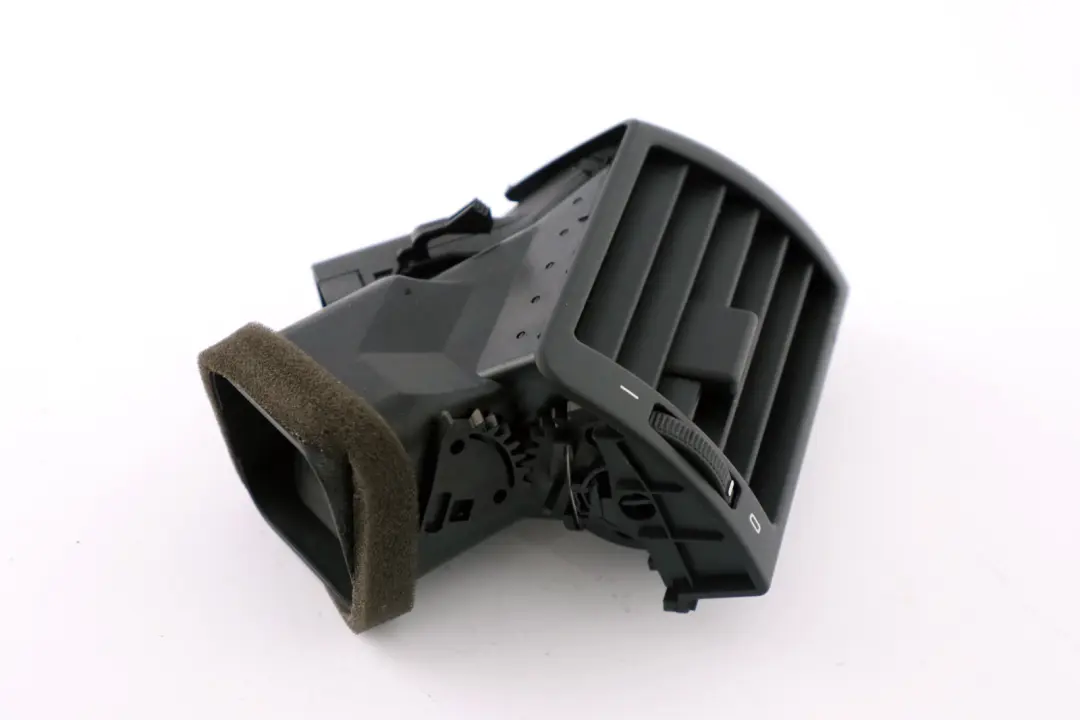 Fresh Air Grille Right Dash Heater Vent Part Black para BMW E46 con número de pieza 8361898 BMW E46 Fresh Air Grille Right Dash Heater Vent Part Black - SKU 8361898 - Número de pieza 8361898