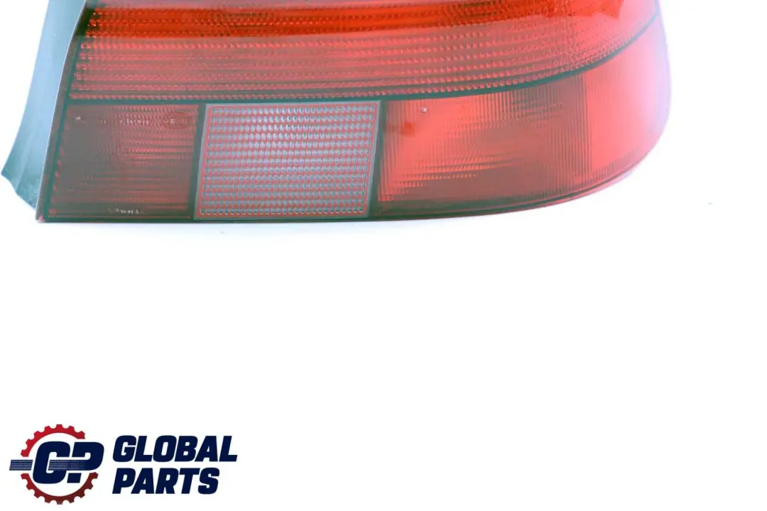 Luz Trasera Derecha para BMW E39 con número de pieza 8363558 BMW E39 Luz Trasera Derecha - SKU 8363558 - Número de pieza 8363558