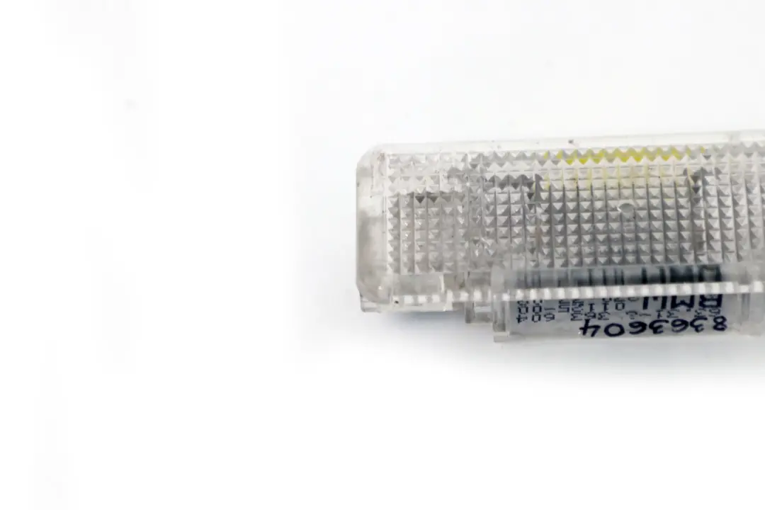 Fussraumleuchte 6331 pour BMW 5 X5 E53 E39 E52 à propos du numéro de pièce 8363604 BMW 5 X5 E53 E39 E52 Fussraumleuchte 6331 - SKU 8363604 - Numéro de pièce 8363604