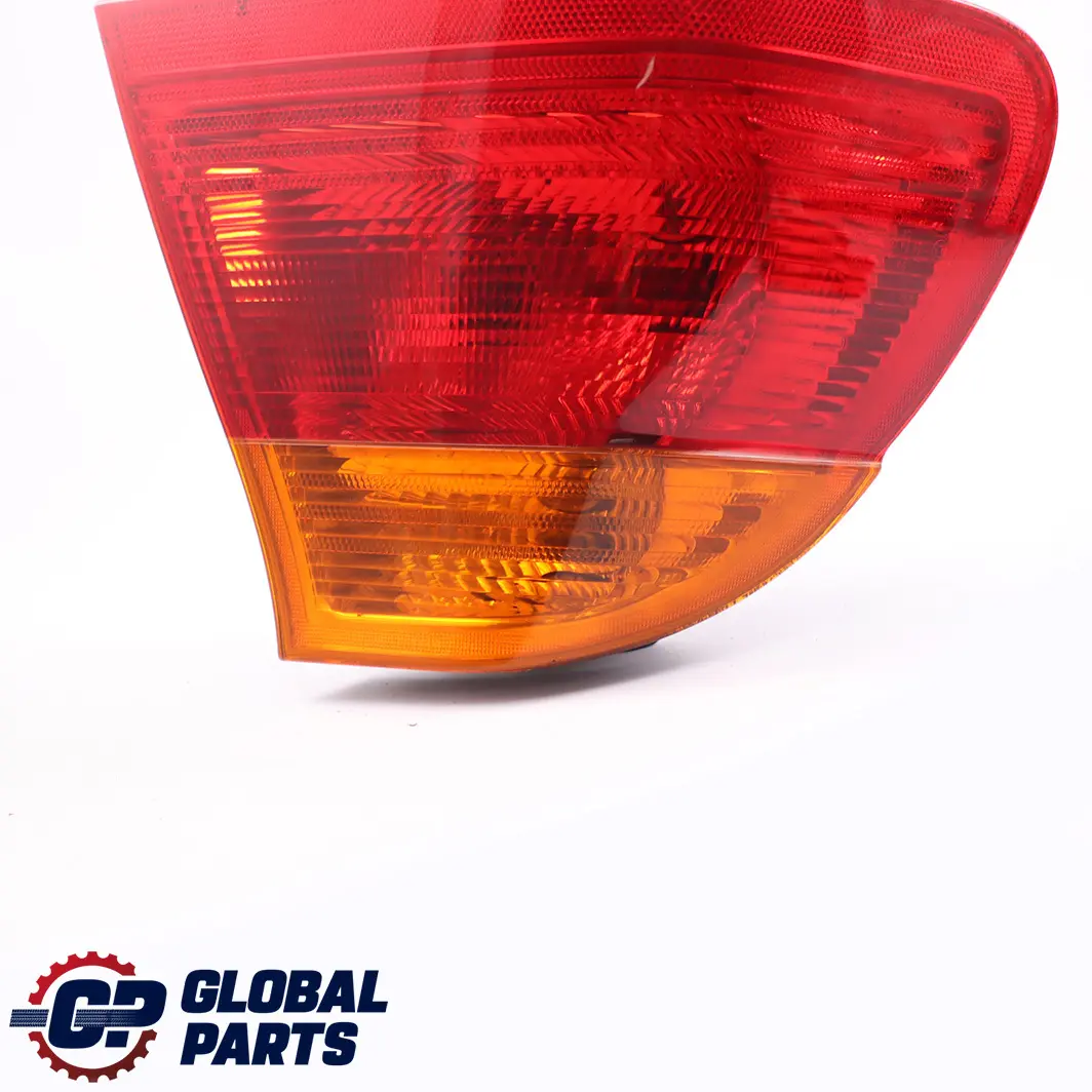 Luz Trasera En El Panel Lateral Blanco Izquierdo para BMW E46 Berlina con número de pieza 8364921 BMW E46 Berlina Luz Trasera En El Panel Lateral Blanco Izquierdo - SKU 8364921 - Número de pieza 8364921