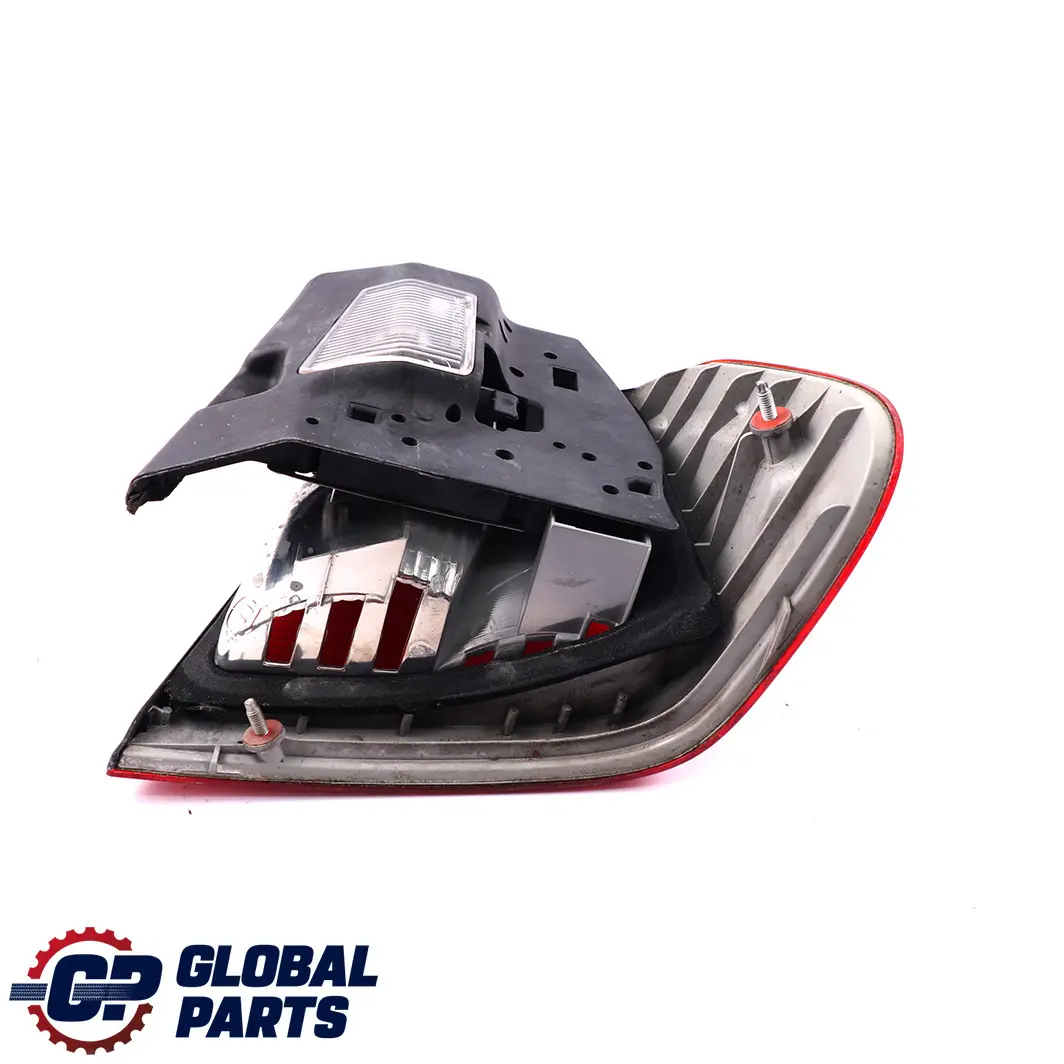 Light In The Side Panel White Left N/S to BMW 3 Series E46 Saloon Rear with Part number 8364921 BMW 3 Series E46 Saloon Rear Light In The Side Panel White Left N/S - SKU 8364921 - Part number 8364921