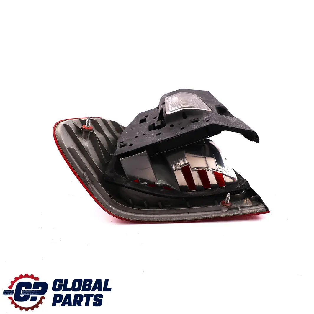 Lampa prawa tylna prawy tył do BMW E46 Sedan o numerze 8364922 BMW E46 Sedan Lampa prawa tylna prawy tył - SKU 8364922 - Numer Części 8364922