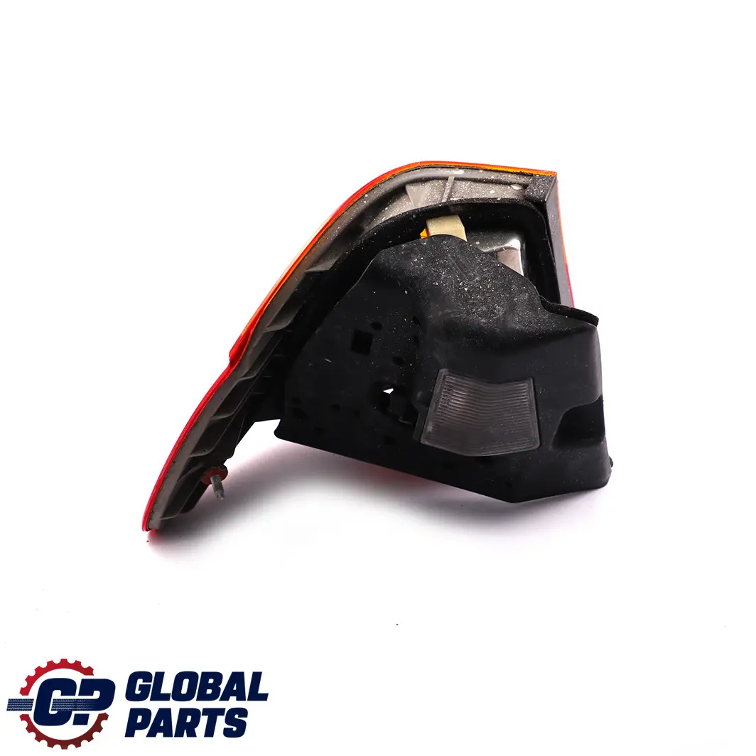 Light In The Side Panel White Right O/S to BMW 3 Series E46 Saloon Rear with Part number 8364922 BMW 3 Series E46 Saloon Rear Light In The Side Panel White Right O/S - SKU 8364922 - Part number 8364922