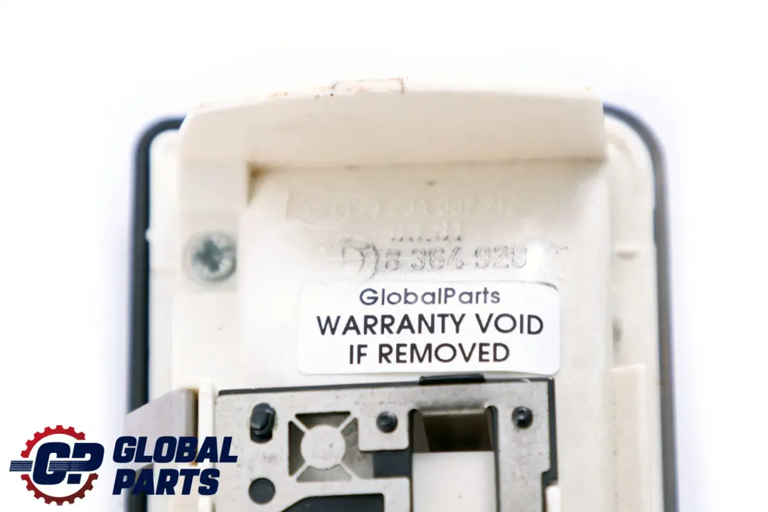 Lampka Podsufitki Przednia do BMW X3 Z4 E46 E83 LCI E85 o numerze 8364928 BMW X3 Z4 E46 E83 LCI E85 Lampka Podsufitki Przednia - SKU 8364928 - Numer Części 8364928