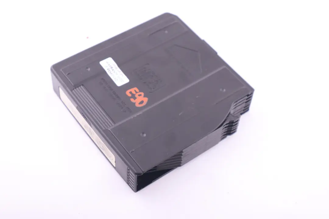 Zmieniarka magazynek płyt 6 CD do BMW E46 E81 E87 E90 o numerze 8364931 BMW E46 E81 E87 E90 Zmieniarka magazynek płyt 6 CD - SKU 8364931 - Numer Części 8364931