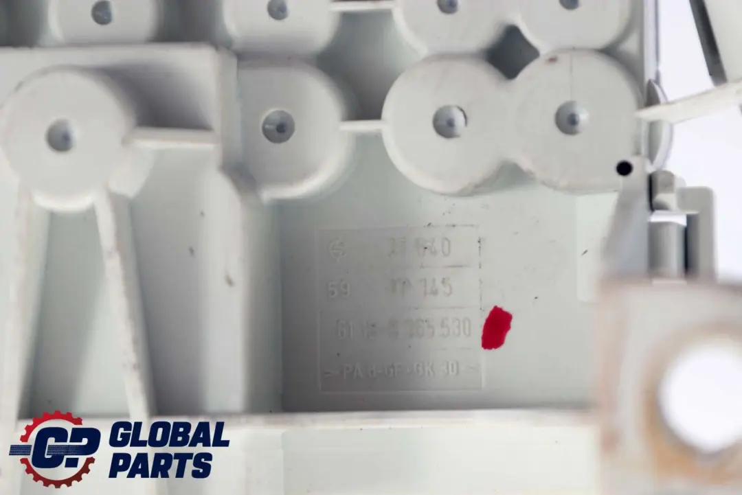 Bracket Fuse Box Housing to BMW 5 7 Series E38 E39 with Part number 8365530 BMW 5 7 Series E38 E39 Bracket Fuse Box Housing - SKU 8365530 - Part number 8365530